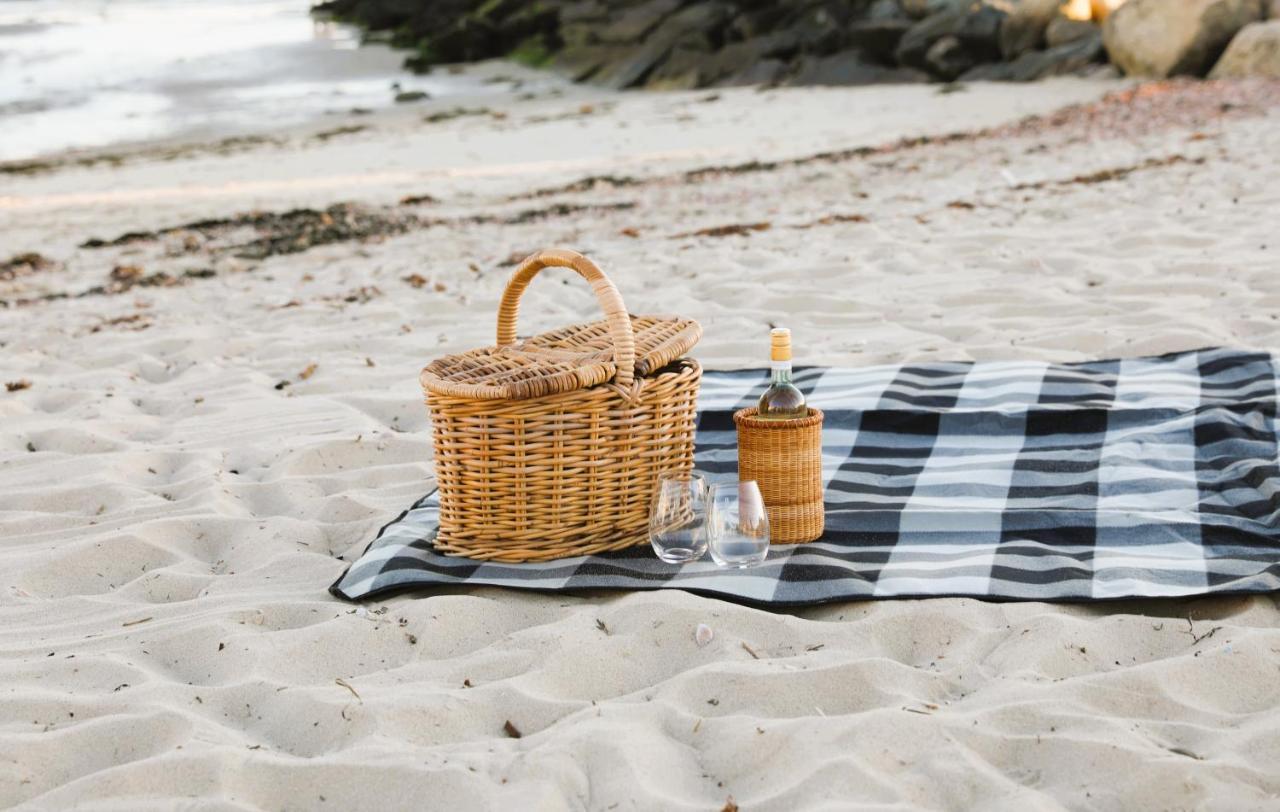 By The Sea Guests Bed & Breakfast And Suites Dennisport Esterno foto