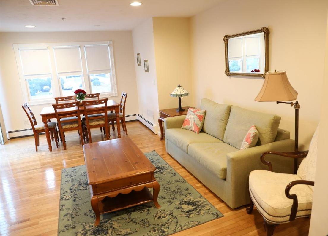By The Sea Guests Bed & Breakfast And Suites Dennisport Esterno foto