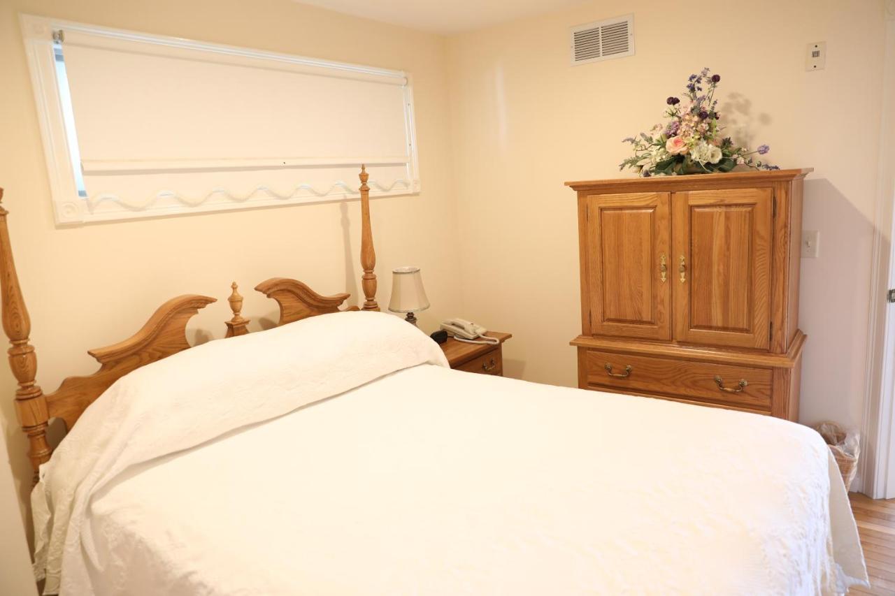 By The Sea Guests Bed & Breakfast And Suites Dennisport Esterno foto