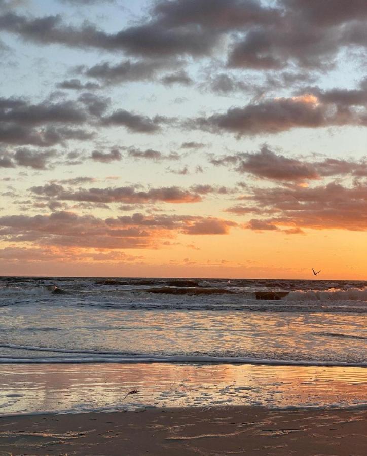 By The Sea Guests Bed & Breakfast And Suites Dennisport Esterno foto